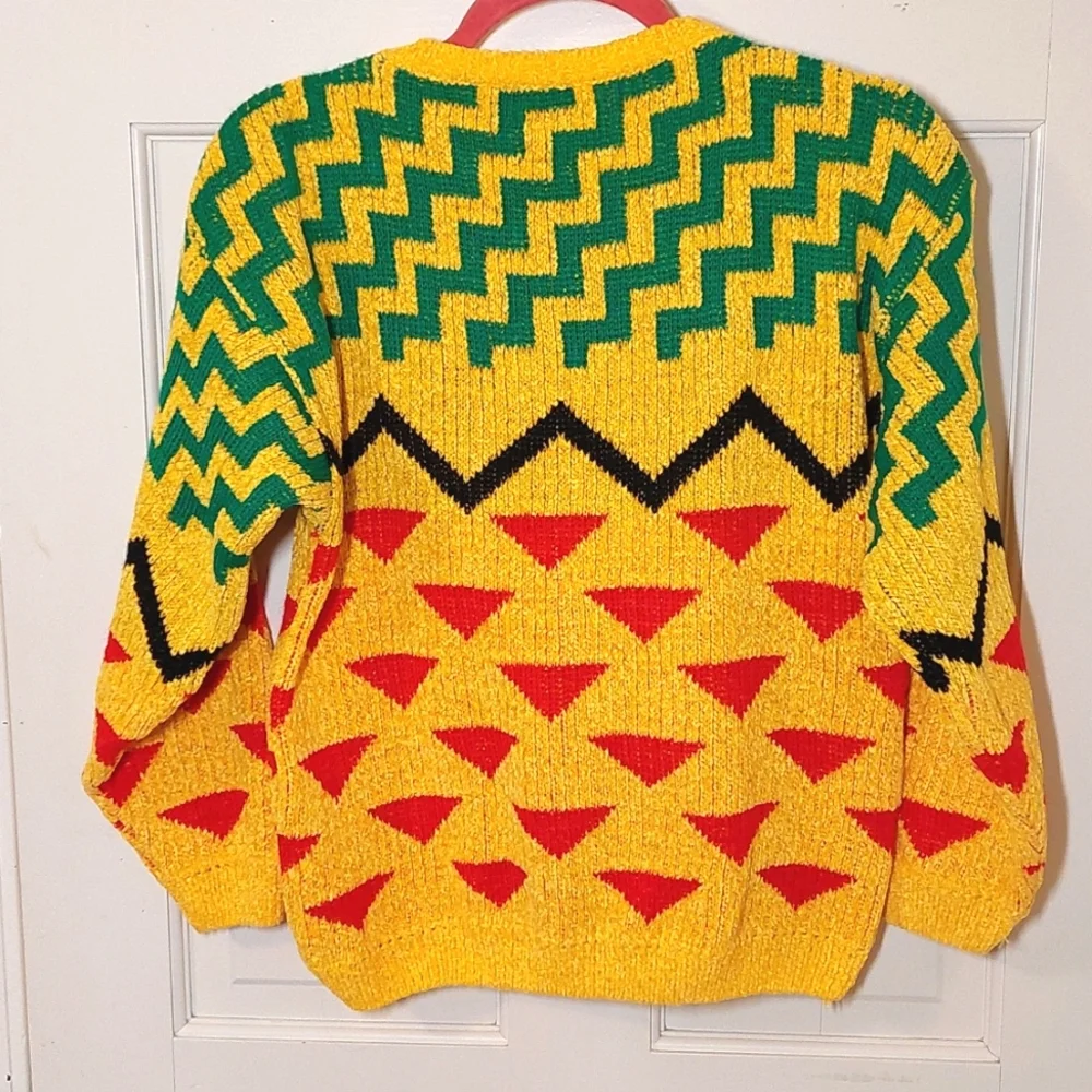 Funky colorful vintage sweater, size M runs small - Picture 3 of 6